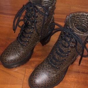Guess boots